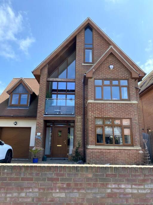Stylish Contemporary Seaside Holiday Home With 5 Bedrooms, Sea View, Parking And Ev Point Herne Bay Extérieur photo
