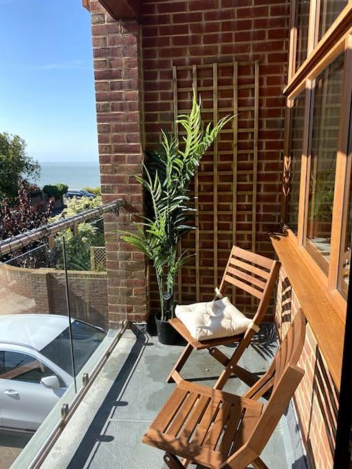 Stylish Contemporary Seaside Holiday Home With 5 Bedrooms, Sea View, Parking And Ev Point Herne Bay Extérieur photo
