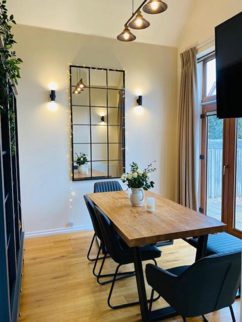 Stylish Contemporary Seaside Holiday Home With 5 Bedrooms, Sea View, Parking And Ev Point Herne Bay Extérieur photo