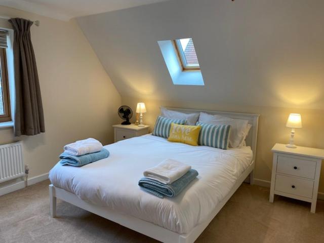 Stylish Contemporary Seaside Holiday Home With 5 Bedrooms, Sea View, Parking And Ev Point Herne Bay Extérieur photo